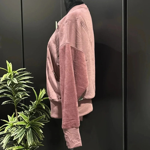 Tahari Sport Velvet soft sleeves & interior, crewneck, pullover, zip hip pockets - Picture 2 of 12